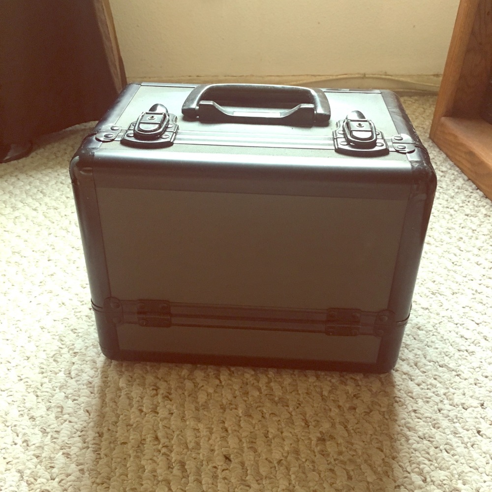 MAC Vintage Makeup Case